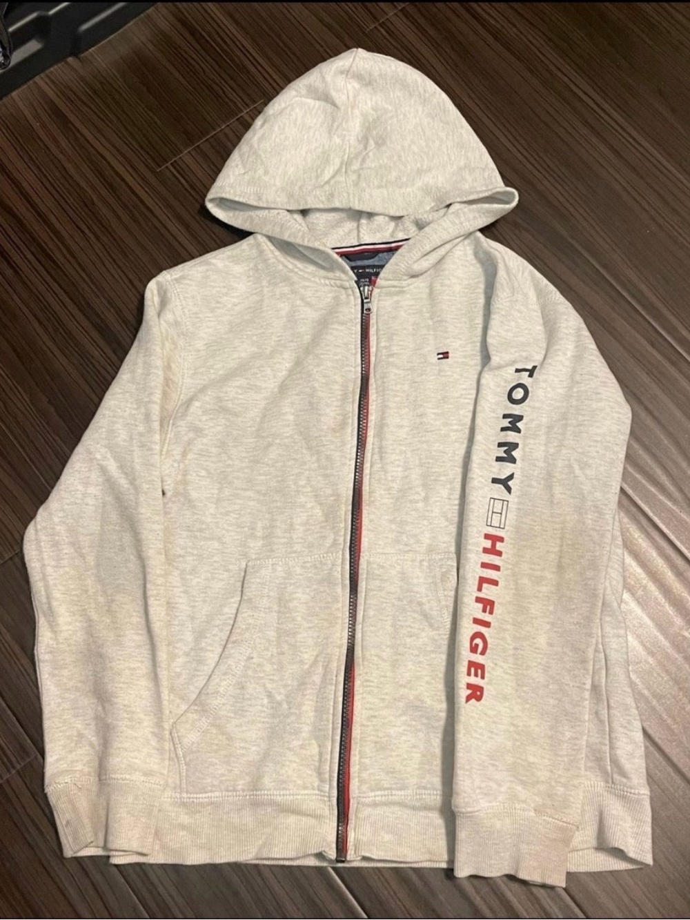 Tommy Hilfiger boys zip up hoodie size Large 16/18
In great condition
Hoodie